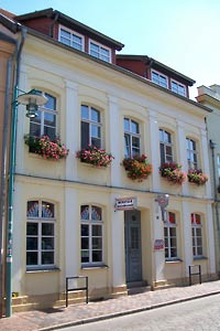 Under Firmengebäude